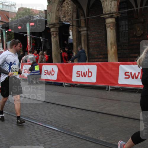 05.10.2025 - 20. swb-Marathon Bremen Yannick Fuchs http://msf.ph/oto/9317691 05.10.2025 11:09:21 Ziel 10295, 10522, 11056, 11530, 11674 meine-sportfotos.de