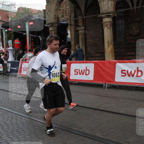 05.10.2025 - 20. swb-Marathon Bremen Yannick Fuchs http://msf.ph/oto/9317692 05.10.2025 11:09:22 Ziel 9848, 9892, 10295, 10522, 11056, 11530 meine-sportfotos.de