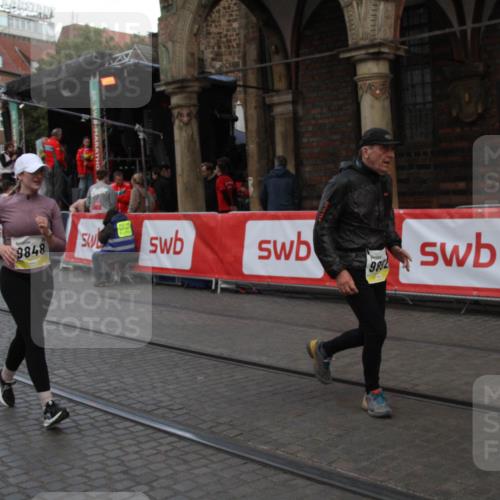 05.10.2025 - 20. swb-Marathon Bremen Yannick Fuchs http://msf.ph/oto/9317695 05.10.2025 11:09:27 Ziel 9493, 9649, 9848, 9892, 9945, 10214, 11037, 11218 meine-sportfotos.de