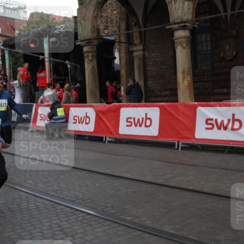 05.10.2025 - 20. swb-Marathon Bremen Yannick Fuchs http://msf.ph/oto/9317696 05.10.2025 11:09:29 Ziel 9493, 9649, 9945, 10214, 11037, 11218 meine-sportfotos.de