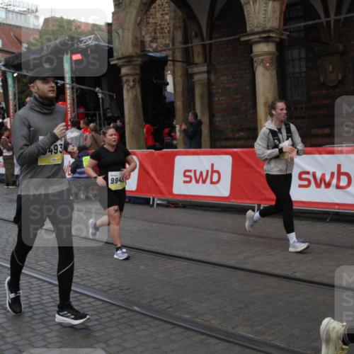 05.10.2025 - 20. swb-Marathon Bremen Yannick Fuchs http://msf.ph/oto/9317699 05.10.2025 11:09:32 Ziel 9002, 9493, 9649, 9945, 10074, 10214, 10865, 11037 meine-sportfotos.de