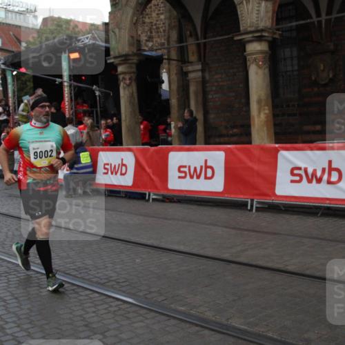 05.10.2025 - 20. swb-Marathon Bremen Yannick Fuchs http://msf.ph/oto/9317701 05.10.2025 11:09:34 Ziel 9002, 9185, 10074, 10419, 10865, 11447, 11614 meine-sportfotos.de