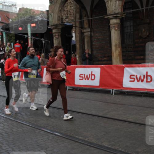 05.10.2025 - 20. swb-Marathon Bremen Yannick Fuchs http://msf.ph/oto/9317704 05.10.2025 11:09:37 Ziel 9185, 10074, 10417, 10419, 10865, 10943, 11447, 11526, 11614 meine-sportfotos.de