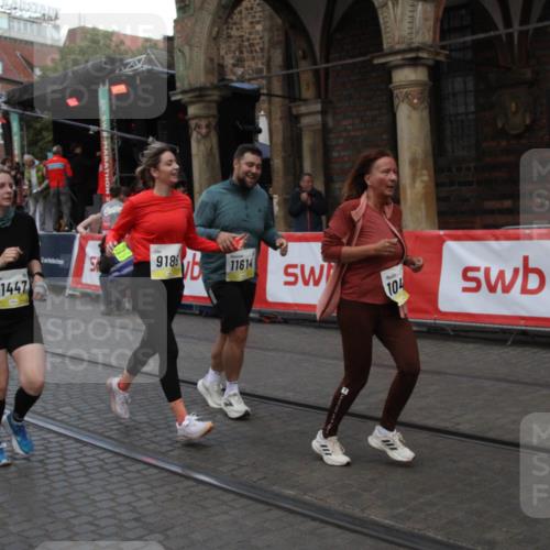 05.10.2025 - 20. swb-Marathon Bremen Yannick Fuchs http://msf.ph/oto/9317705 05.10.2025 11:09:38 Ziel 9185, 10417, 10419, 10943, 11447, 11526, 11614 meine-sportfotos.de