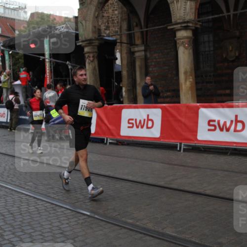 05.10.2025 - 20. swb-Marathon Bremen Yannick Fuchs http://msf.ph/oto/9317706 05.10.2025 11:09:40 Ziel 10417, 10943, 11526, 11664 meine-sportfotos.de