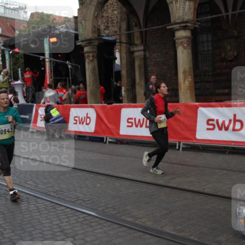 05.10.2025 - 20. swb-Marathon Bremen Yannick Fuchs http://msf.ph/oto/9317707 05.10.2025 11:09:41 Ziel 10245, 10417, 10943, 11407, 11526, 11664 meine-sportfotos.de