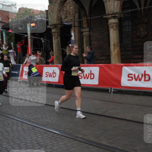 05.10.2025 - 20. swb-Marathon Bremen Yannick Fuchs http://msf.ph/oto/9317708 05.10.2025 11:09:45 Ziel 9001, 9538, 9731, 9732, 9887, 10245, 10316, 10672, 10881, 10886, 11407, 11654, 11655, 11664 meine-sportfotos.de