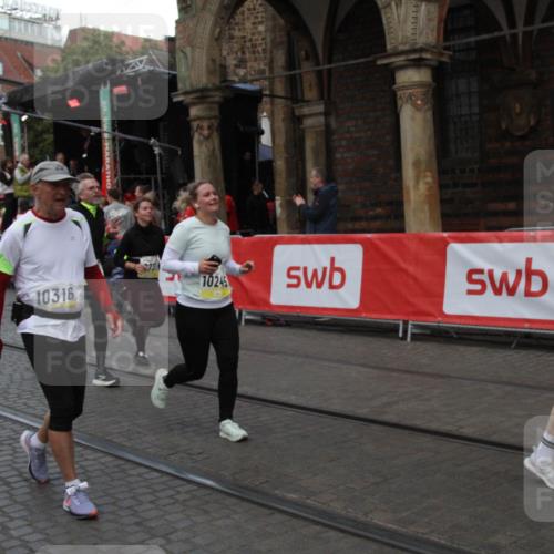 05.10.2025 - 20. swb-Marathon Bremen Yannick Fuchs http://msf.ph/oto/9317710 05.10.2025 11:09:46 Ziel 9001, 9538, 9731, 9732, 9887, 10245, 10316, 10412, 10672, 10881, 10886, 11407, 11654, 11655, 11664 meine-sportfotos.de