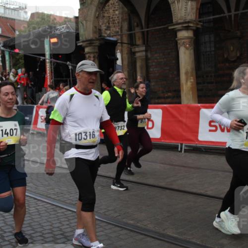 05.10.2025 - 20. swb-Marathon Bremen Yannick Fuchs http://msf.ph/oto/9317712 05.10.2025 11:09:46 Ziel 9001, 9538, 9731, 9732, 9887, 10245, 10316, 10412, 10672, 10881, 10886, 11407, 11654, 11655, 11664 meine-sportfotos.de