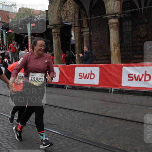 05.10.2025 - 20. swb-Marathon Bremen Yannick Fuchs http://msf.ph/oto/9317714 05.10.2025 11:09:48 Ziel 9001, 9538, 9731, 9732, 9887, 10316, 10412, 10672, 10881, 10886, 11206, 11654, 11655 meine-sportfotos.de