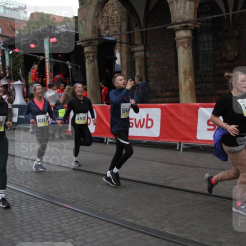 05.10.2025 - 20. swb-Marathon Bremen Yannick Fuchs http://msf.ph/oto/9317723 05.10.2025 11:09:58 Ziel 9410, 9685, 9972, 10448, 10827, 10860, 11219, 11381, 11486 meine-sportfotos.de