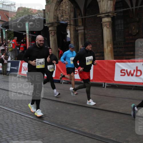05.10.2025 - 20. swb-Marathon Bremen Yannick Fuchs http://msf.ph/oto/9317728 05.10.2025 11:10:04 Ziel 9288, 9561, 9760, 10435, 10515, 10659, 10885, 11405, 11634, 11748 meine-sportfotos.de