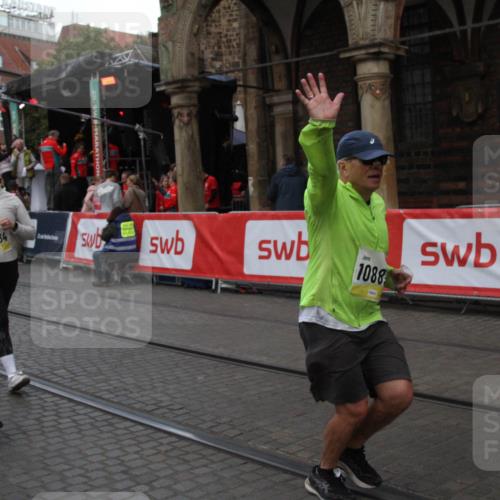 05.10.2025 - 20. swb-Marathon Bremen Yannick Fuchs http://msf.ph/oto/9317730 05.10.2025 11:10:06 Ziel 9288, 9554, 9561, 10383, 10435, 10515, 10659, 10885, 10969, 11401, 11405, 11634 meine-sportfotos.de