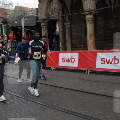 05.10.2025 - 20. swb-Marathon Bremen Yannick Fuchs http://msf.ph/oto/9317734 05.10.2025 11:10:10 Ziel 7799, 9470, 9476, 9554, 9561, 10383, 10563, 10596, 10969, 11401, 11536 meine-sportfotos.de