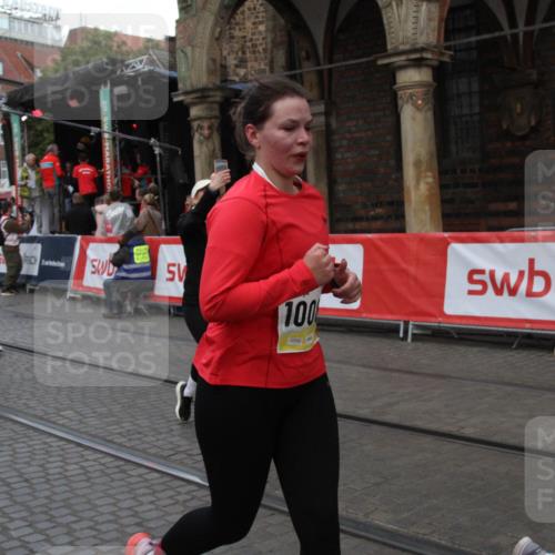 05.10.2025 - 20. swb-Marathon Bremen Yannick Fuchs http://msf.ph/oto/9317740 05.10.2025 11:10:18 Ziel 9806, 10082, 11204, 11261, 11333 meine-sportfotos.de