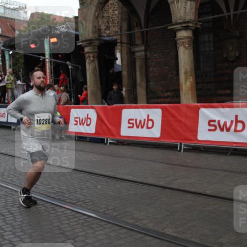 05.10.2025 - 20. swb-Marathon Bremen Yannick Fuchs http://msf.ph/oto/9317747 05.10.2025 11:10:27 Ziel 8225, 9895, 10280, 10288, 10552, 11388 meine-sportfotos.de