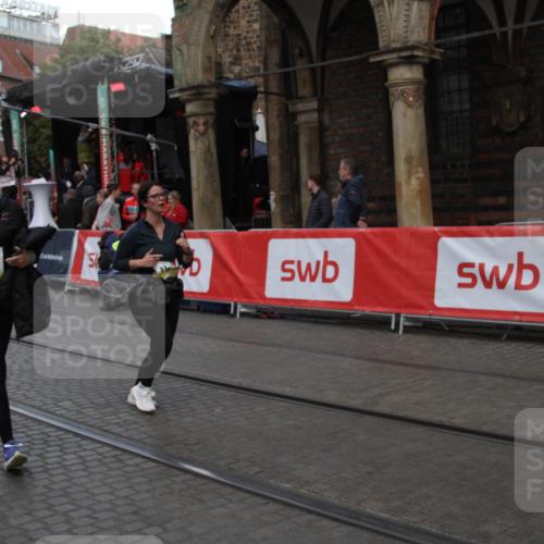 05.10.2025 - 20. swb-Marathon Bremen Yannick Fuchs http://msf.ph/oto/9317757 05.10.2025 11:10:45 Ziel 9446, 9572, 9804, 10665, 10962, 11157 meine-sportfotos.de