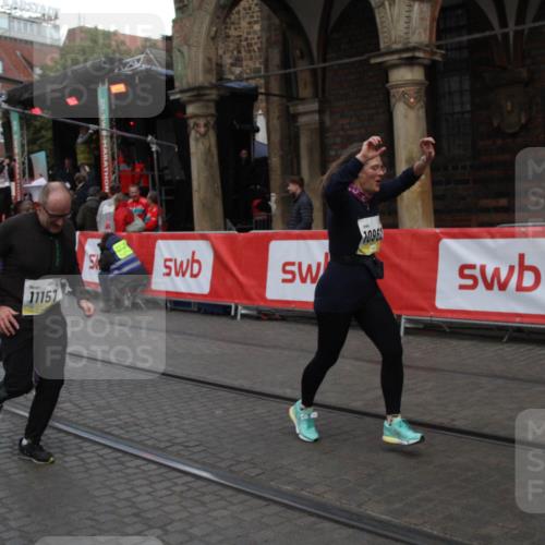 05.10.2025 - 20. swb-Marathon Bremen Yannick Fuchs http://msf.ph/oto/9317760 05.10.2025 11:10:49 Ziel 9572, 9804, 10861, 10962, 11157 meine-sportfotos.de