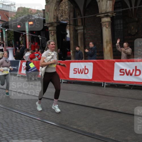 05.10.2025 - 20. swb-Marathon Bremen Yannick Fuchs http://msf.ph/oto/9317763 05.10.2025 11:10:55 Ziel 9984, 10399, 10861, 11161, 11318, 11544 meine-sportfotos.de