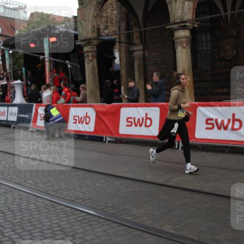 05.10.2025 - 20. swb-Marathon Bremen Yannick Fuchs http://msf.ph/oto/9317768 05.10.2025 11:11:09 Ziel 9664, 9948, 10415, 11257, 11395 meine-sportfotos.de