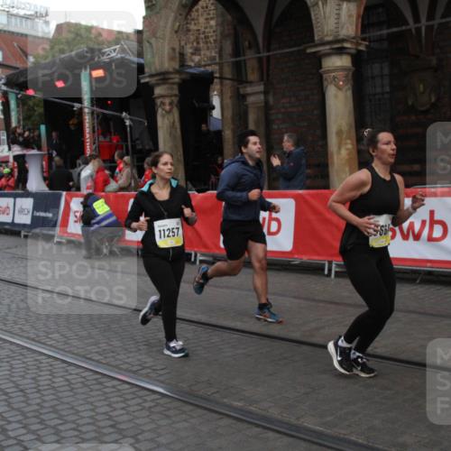 05.10.2025 - 20. swb-Marathon Bremen Yannick Fuchs http://msf.ph/oto/9317770 05.10.2025 11:11:13 Ziel 8865, 9245, 9664, 9822, 9823, 9836, 9837, 9948, 11257, 11580 meine-sportfotos.de