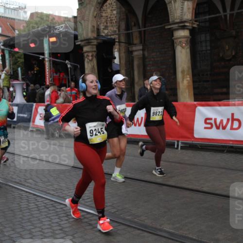 05.10.2025 - 20. swb-Marathon Bremen Yannick Fuchs http://msf.ph/oto/9317773 05.10.2025 11:11:16 Ziel 8865, 9245, 9264, 9273, 9822, 9823, 9836, 9837, 10614, 11158, 11580 meine-sportfotos.de
