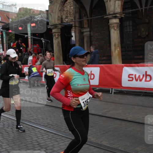 05.10.2025 - 20. swb-Marathon Bremen Yannick Fuchs http://msf.ph/oto/9317780 05.10.2025 11:11:22 Ziel 9011, 9386, 9479, 10183, 11158, 11568, 11578 meine-sportfotos.de