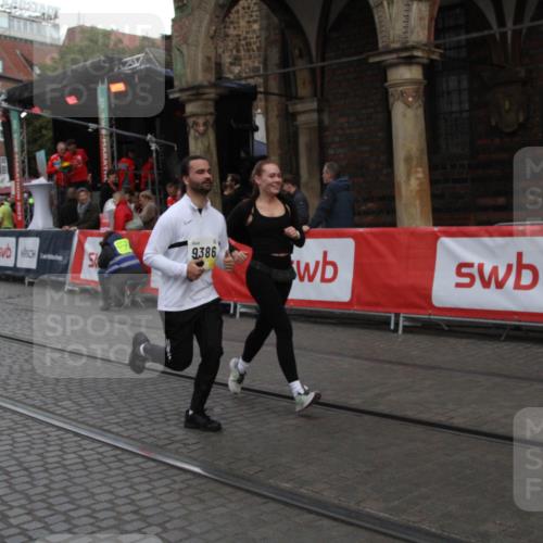 05.10.2025 - 20. swb-Marathon Bremen Yannick Fuchs http://msf.ph/oto/9317782 05.10.2025 11:11:25 Ziel 9011, 9386 meine-sportfotos.de