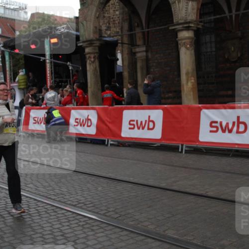 05.10.2025 - 20. swb-Marathon Bremen Yannick Fuchs http://msf.ph/oto/9317785 05.10.2025 11:11:38 Ziel 9453, 10264, 10320, 10333, 11030, 11191 meine-sportfotos.de
