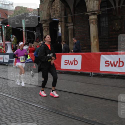 05.10.2025 - 20. swb-Marathon Bremen Yannick Fuchs http://msf.ph/oto/9317786 05.10.2025 11:11:41 Ziel 9453, 10058, 10264, 10333, 11191 meine-sportfotos.de