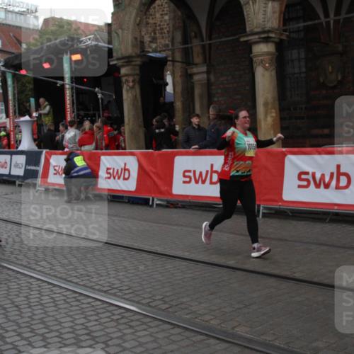 05.10.2025 - 20. swb-Marathon Bremen Yannick Fuchs http://msf.ph/oto/9317789 05.10.2025 11:11:45 Ziel 9999, 10058, 10235, 10236, 11172 meine-sportfotos.de