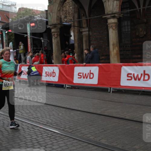 05.10.2025 - 20. swb-Marathon Bremen Yannick Fuchs http://msf.ph/oto/9317791 05.10.2025 11:11:49 Ziel 9680, 10235, 10236, 10540, 11088 meine-sportfotos.de