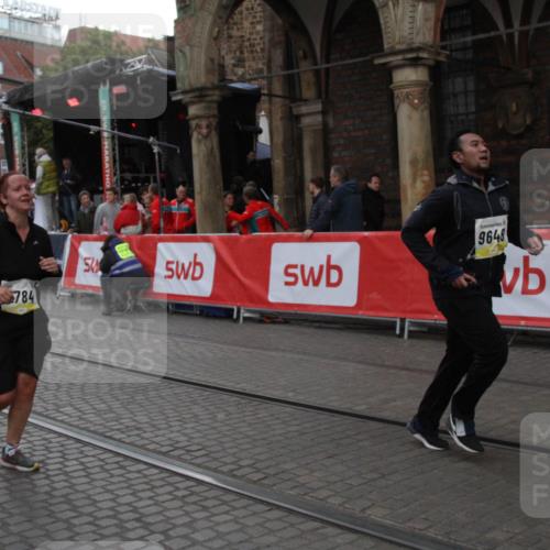 05.10.2025 - 20. swb-Marathon Bremen Yannick Fuchs http://msf.ph/oto/9317795 05.10.2025 11:11:56 Ziel 9648, 9784, 11563 meine-sportfotos.de