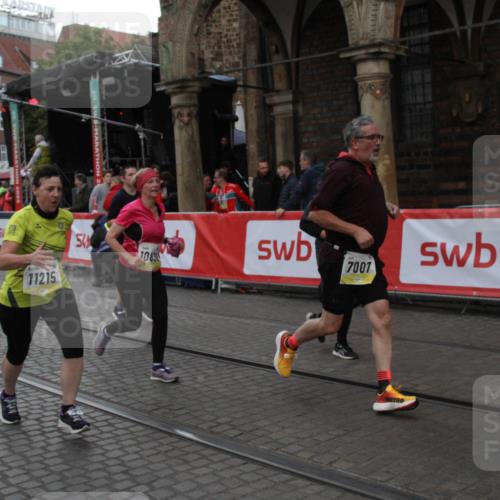 05.10.2025 - 20. swb-Marathon Bremen Yannick Fuchs http://msf.ph/oto/9317798 05.10.2025 11:12:03 Ziel 7007, 9420, 9726, 9867, 10815, 10839, 10849, 11215 meine-sportfotos.de