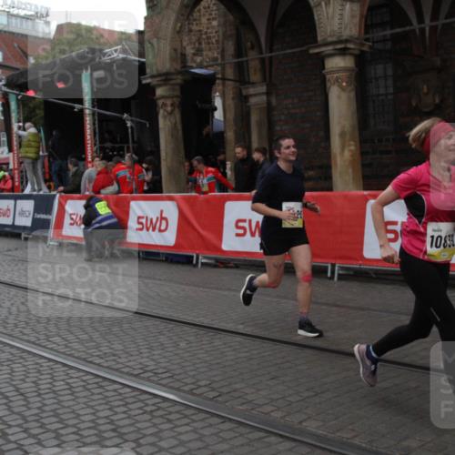 05.10.2025 - 20. swb-Marathon Bremen Yannick Fuchs http://msf.ph/oto/9317800 05.10.2025 11:12:04 Ziel 7007, 9420, 9726, 9867, 10815, 10839, 10849, 11215 meine-sportfotos.de