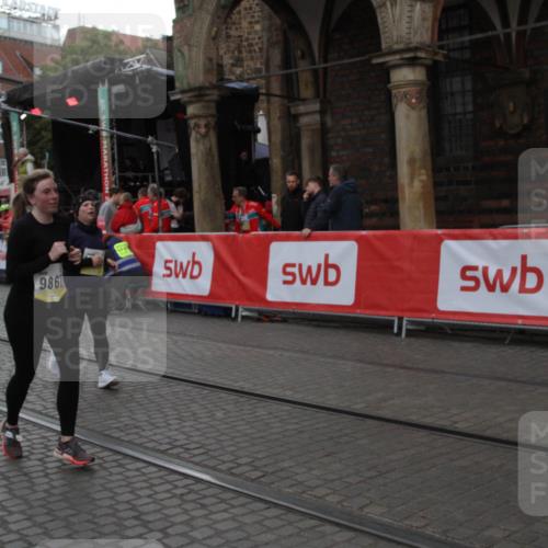 05.10.2025 - 20. swb-Marathon Bremen Yannick Fuchs http://msf.ph/oto/9317801 05.10.2025 11:12:07 Ziel 9726, 9867, 10499, 10849 meine-sportfotos.de