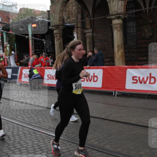 05.10.2025 - 20. swb-Marathon Bremen Yannick Fuchs http://msf.ph/oto/9317802 05.10.2025 11:12:08 Ziel 9726, 9867, 10499, 10849 meine-sportfotos.de
