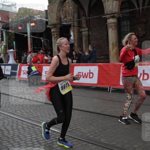 05.10.2025 - 20. swb-Marathon Bremen Yannick Fuchs http://msf.ph/oto/9317805 05.10.2025 11:12:14 Ziel 9526, 9675, 9911, 10463 meine-sportfotos.de