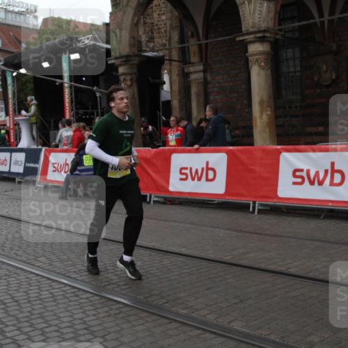 05.10.2025 - 20. swb-Marathon Bremen Yannick Fuchs http://msf.ph/oto/9317819 05.10.2025 11:13:07 Ziel 10041, 11170, 11494 meine-sportfotos.de