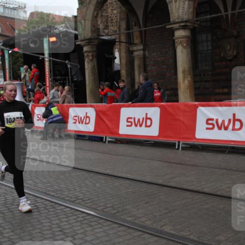 05.10.2025 - 20. swb-Marathon Bremen Yannick Fuchs http://msf.ph/oto/9317824 05.10.2025 11:13:36 Ziel 10273, 11117, 11367 meine-sportfotos.de