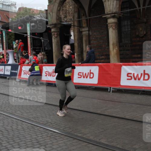 05.10.2025 - 20. swb-Marathon Bremen Yannick Fuchs http://msf.ph/oto/9317831 05.10.2025 11:13:51 Ziel 11060, 11068 meine-sportfotos.de