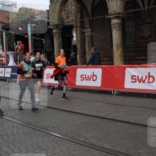 05.10.2025 - 20. swb-Marathon Bremen Yannick Fuchs http://msf.ph/oto/9317834 05.10.2025 11:13:58 Ziel 7014, 7410, 9667, 9946, 10671, 10756, 10842, 11652, 11653 meine-sportfotos.de
