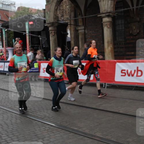 05.10.2025 - 20. swb-Marathon Bremen Yannick Fuchs http://msf.ph/oto/9317835 05.10.2025 11:13:59 Ziel 7014, 7410, 9631, 9667, 10000, 10756, 11541, 11652, 11653 meine-sportfotos.de