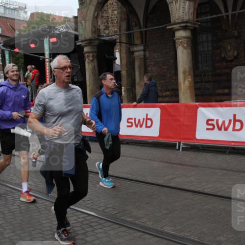 05.10.2025 - 20. swb-Marathon Bremen Yannick Fuchs http://msf.ph/oto/9317837 05.10.2025 11:14:03 Ziel 9012, 9342, 9631, 9667, 10000, 10036, 10512, 10721, 11541, 11548 meine-sportfotos.de