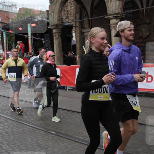 05.10.2025 - 20. swb-Marathon Bremen Yannick Fuchs http://msf.ph/oto/9317839 05.10.2025 11:14:04 Ziel 9012, 9342, 9631, 9667, 10000, 10036, 10512, 10721, 11541, 11548 meine-sportfotos.de