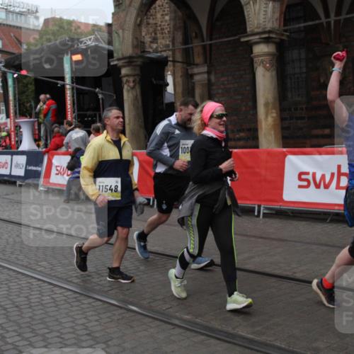 05.10.2025 - 20. swb-Marathon Bremen Yannick Fuchs http://msf.ph/oto/9317840 05.10.2025 11:14:05 Ziel 9012, 9342, 9631, 10000, 10036, 10512, 10721, 11541, 11548 meine-sportfotos.de