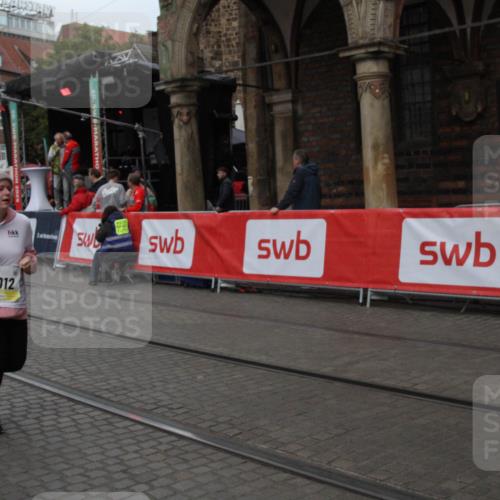 05.10.2025 - 20. swb-Marathon Bremen Yannick Fuchs http://msf.ph/oto/9317842 05.10.2025 11:14:08 Ziel 9012, 9380, 10491 meine-sportfotos.de