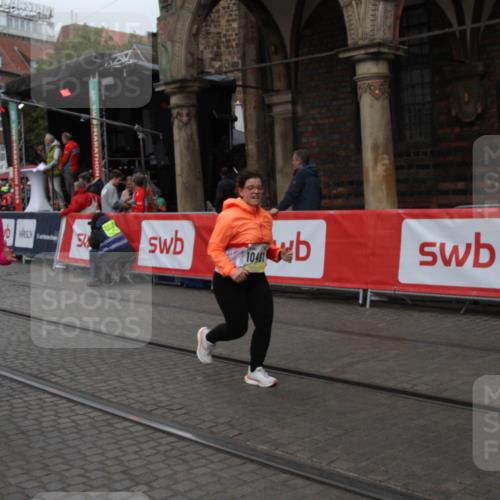 05.10.2025 - 20. swb-Marathon Bremen Yannick Fuchs http://msf.ph/oto/9317843 05.10.2025 11:14:13 Ziel 9380, 10491, 11036 meine-sportfotos.de