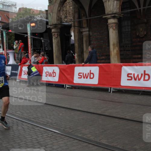 05.10.2025 - 20. swb-Marathon Bremen Yannick Fuchs http://msf.ph/oto/9317845 05.10.2025 11:14:15 Ziel 11036 meine-sportfotos.de