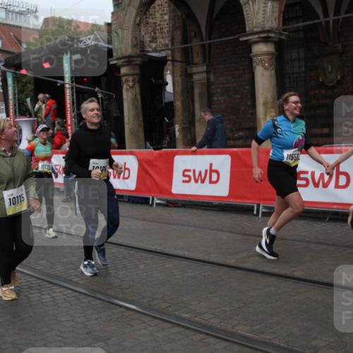 05.10.2025 - 20. swb-Marathon Bremen Yannick Fuchs http://msf.ph/oto/9317847 05.10.2025 11:14:22 Ziel 9695, 9724, 9818, 9819, 10114, 10115, 10201, 10832, 11135, 11539, 11555 meine-sportfotos.de